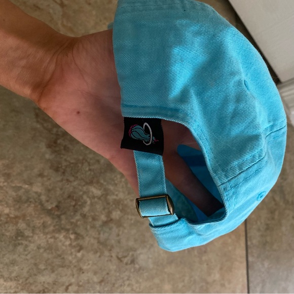 Miami heat hat - Picture 3 of 3